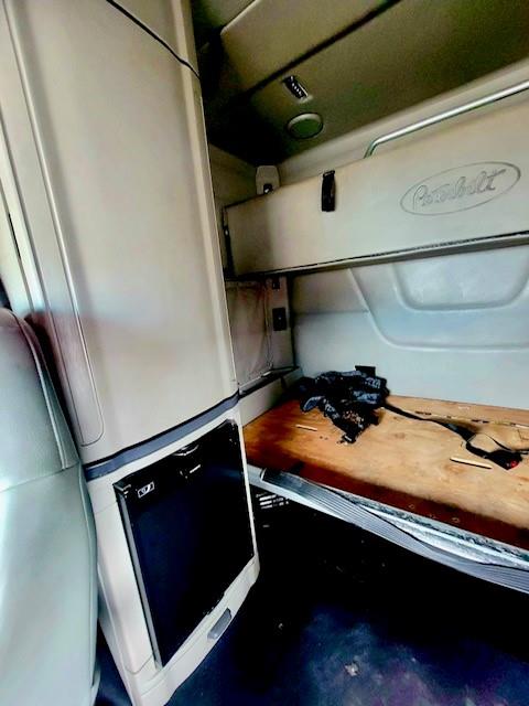 2022 Peterbilt 579-17