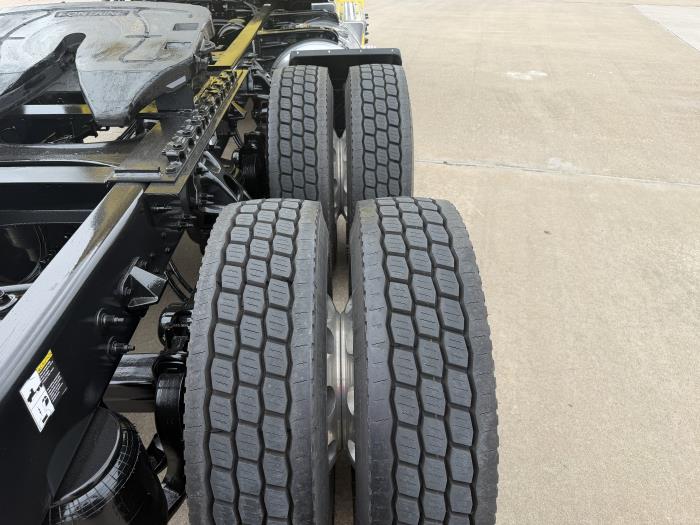 2023 Peterbilt 579-10