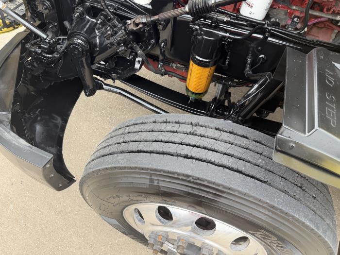 2023 Peterbilt 579-16