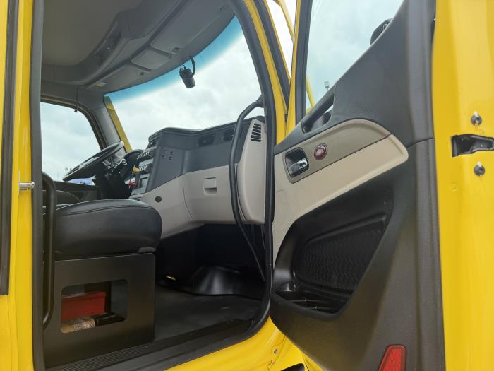 2023 Peterbilt 579-20