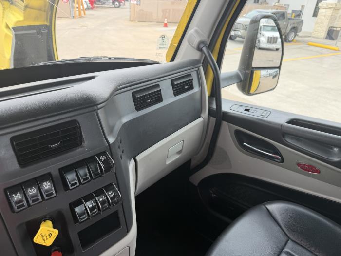 2023 Peterbilt 579-26