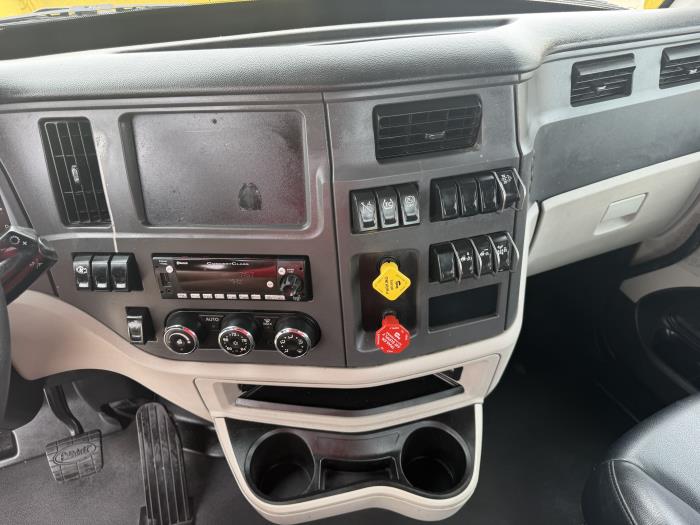 2023 Peterbilt 579-27