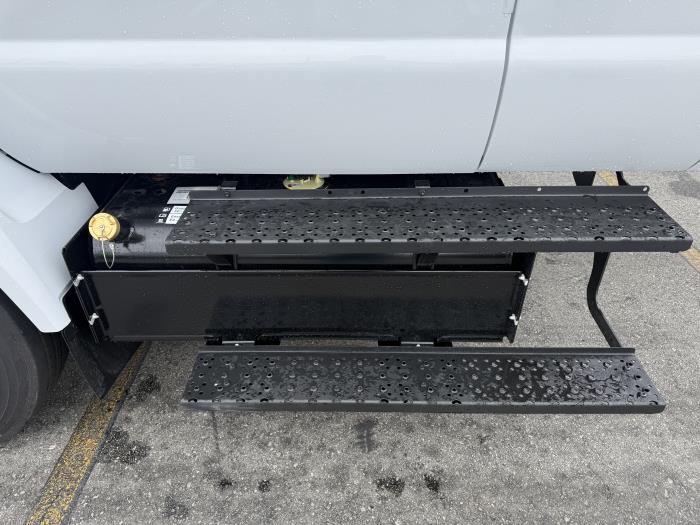 2027 Ford F-750-6