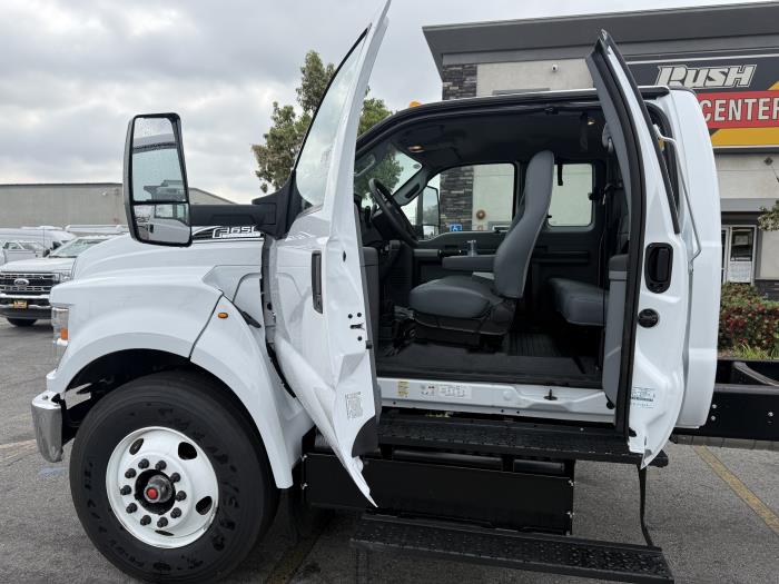 2027 Ford F-750-8