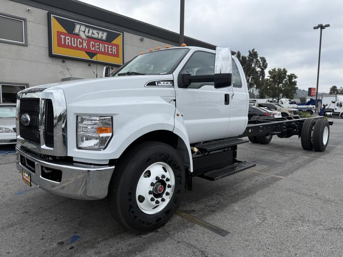 2027 Ford F-750-1