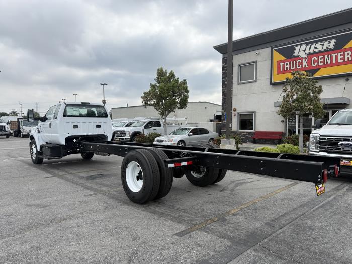 2027 Ford F-750-2