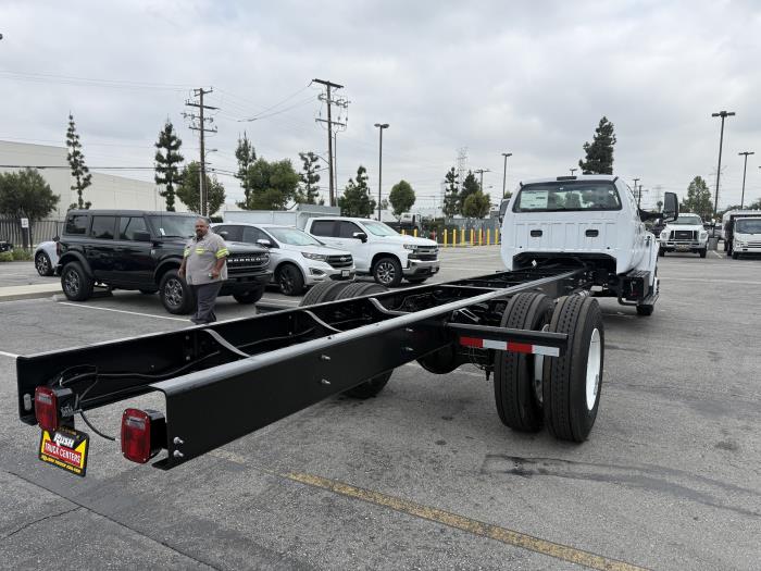 2027 Ford F-750-3