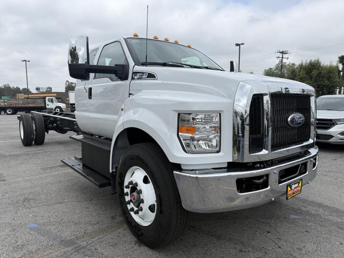 2027 Ford F-750-4
