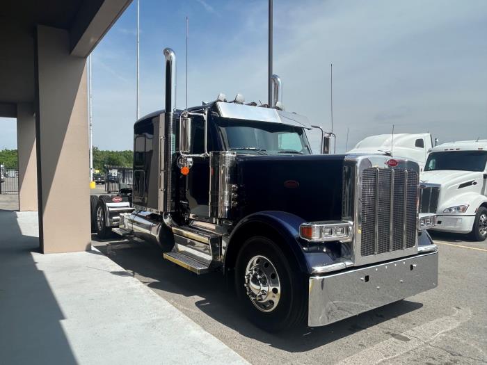 2026 Peterbilt 589-12
