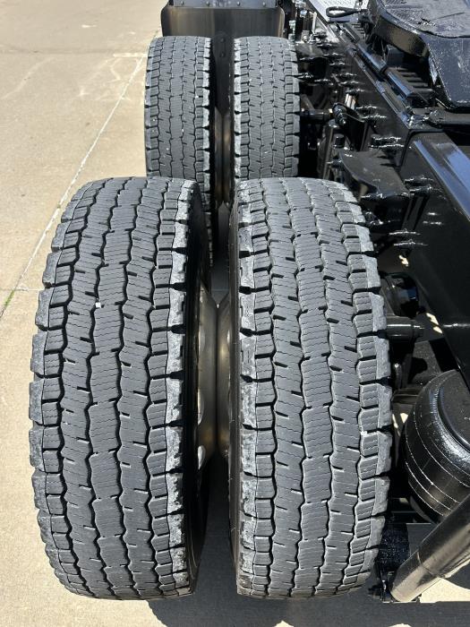 2025 Peterbilt 589-17