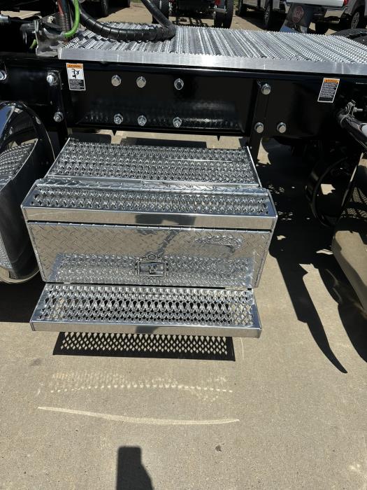 2025 Peterbilt 589-18