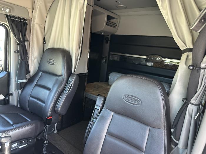 2025 Peterbilt 589-10