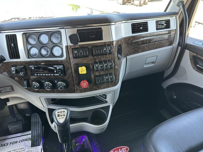 2025 Peterbilt 589-8