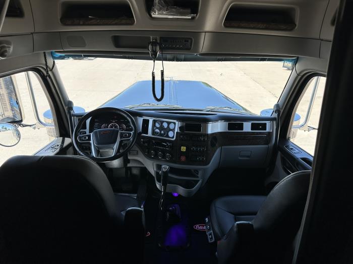 2025 Peterbilt 589-9