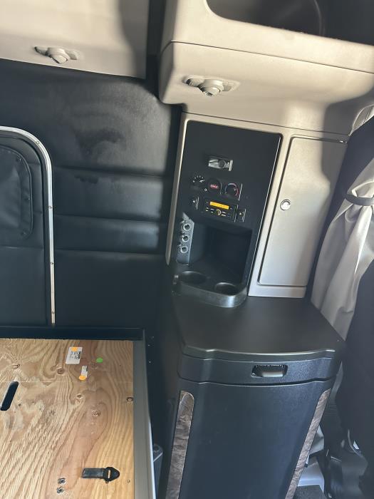 2025 Peterbilt 589-12