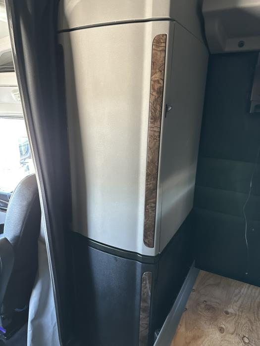 2025 Peterbilt 589-13