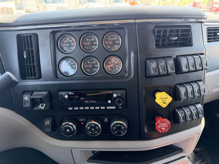 2027 Peterbilt 589-21