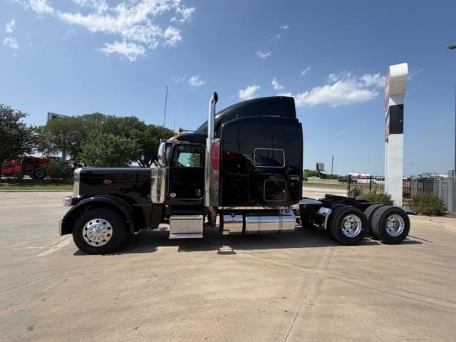 2022 Peterbilt 389-2