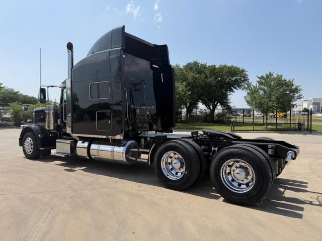 2022 Peterbilt 389-3