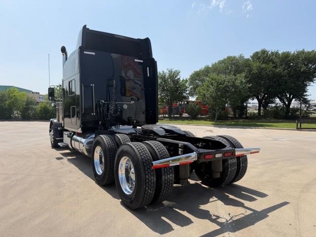 2022 Peterbilt 389-4