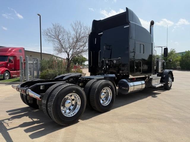 2022 Peterbilt 389-6