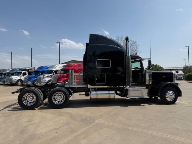 2022 Peterbilt 389-7
