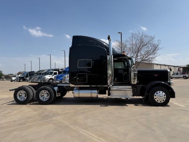 2022 Peterbilt 389-8