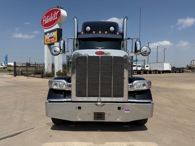 2022 Peterbilt 389-10