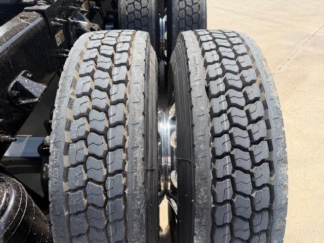 2022 Peterbilt 389-17