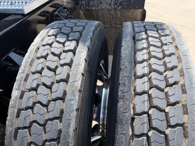 2022 Peterbilt 389-18