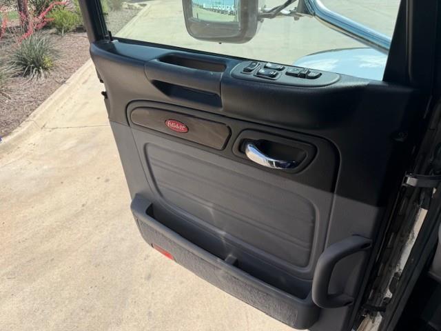 2022 Peterbilt 389-24