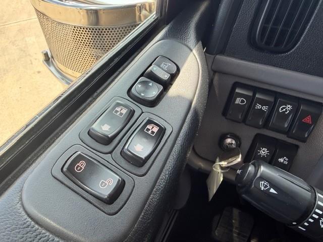 2022 Peterbilt 389-25