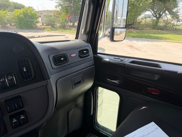 2022 Peterbilt 389-29