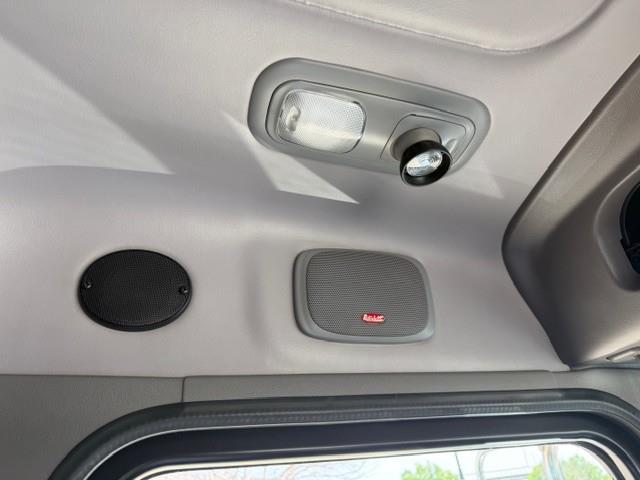 2022 Peterbilt 389-33