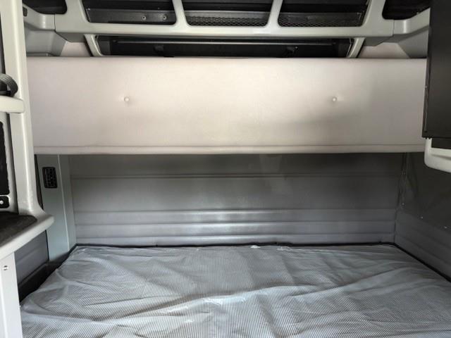 2022 Peterbilt 389-37