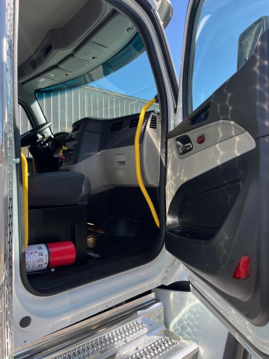 2027 Peterbilt 567-21