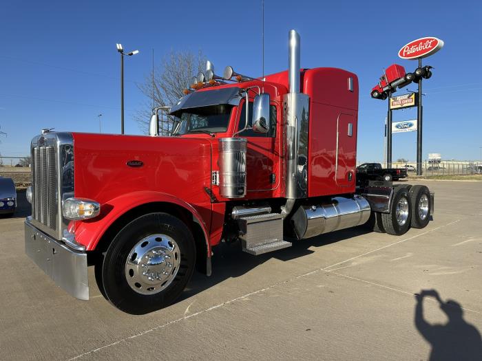 2022 Peterbilt 389-0