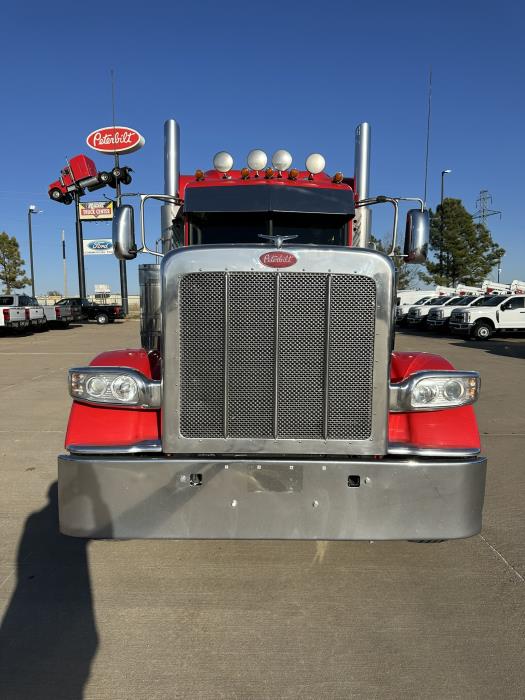 2022 Peterbilt 389-2