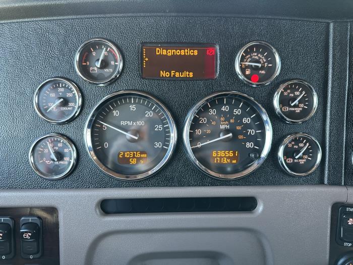 2022 Peterbilt 389-4