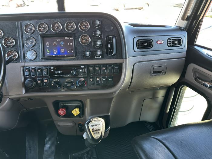2022 Peterbilt 389-6