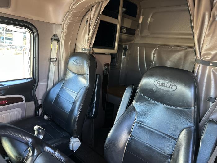 2022 Peterbilt 389-7