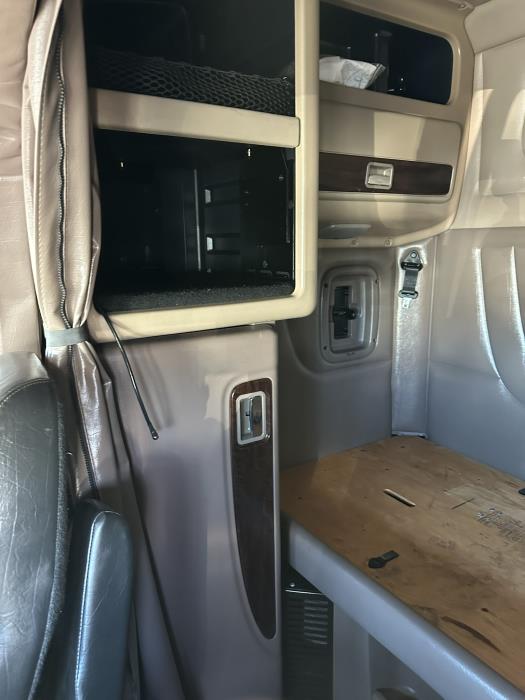 2022 Peterbilt 389-9