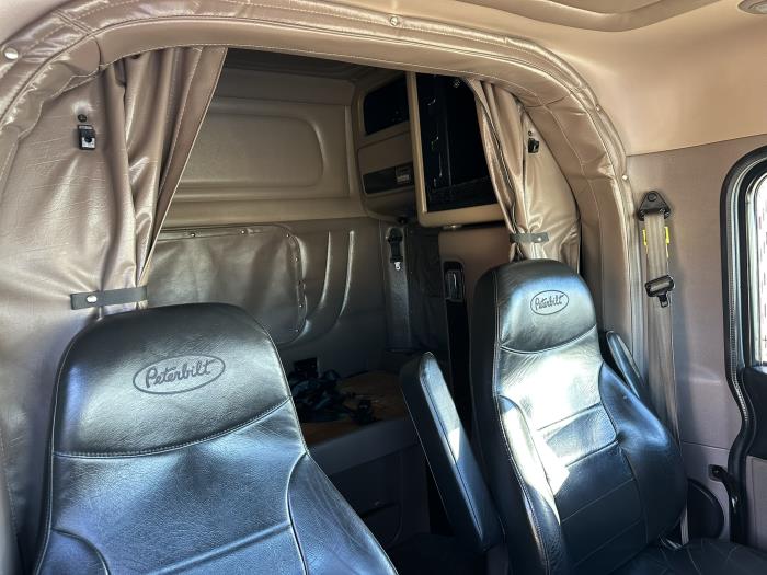 2022 Peterbilt 389-8