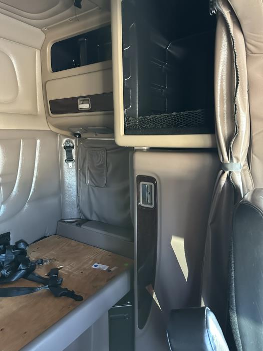 2022 Peterbilt 389-10