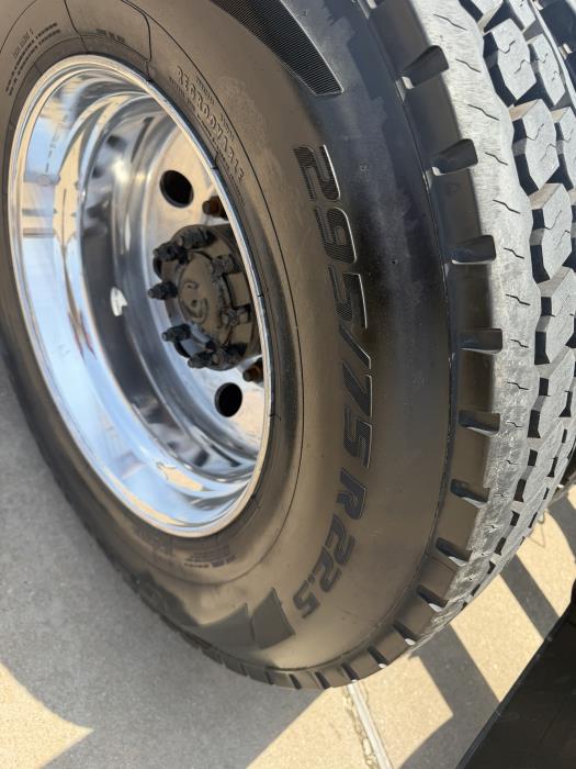 2021 Peterbilt 579-8