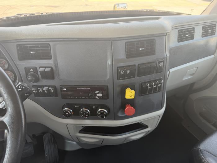 2021 Peterbilt 579-28