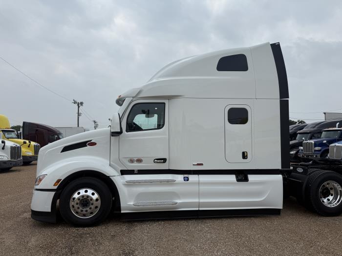 2027 Peterbilt 579-3