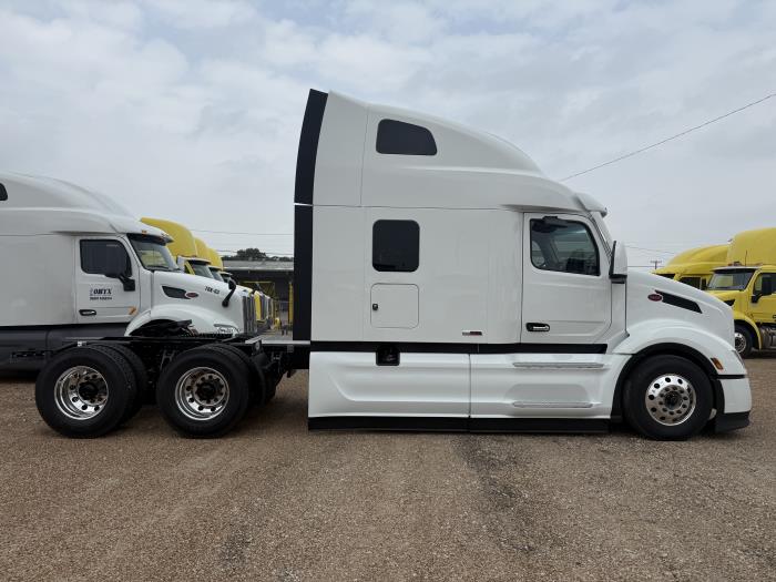 2027 Peterbilt 579-7