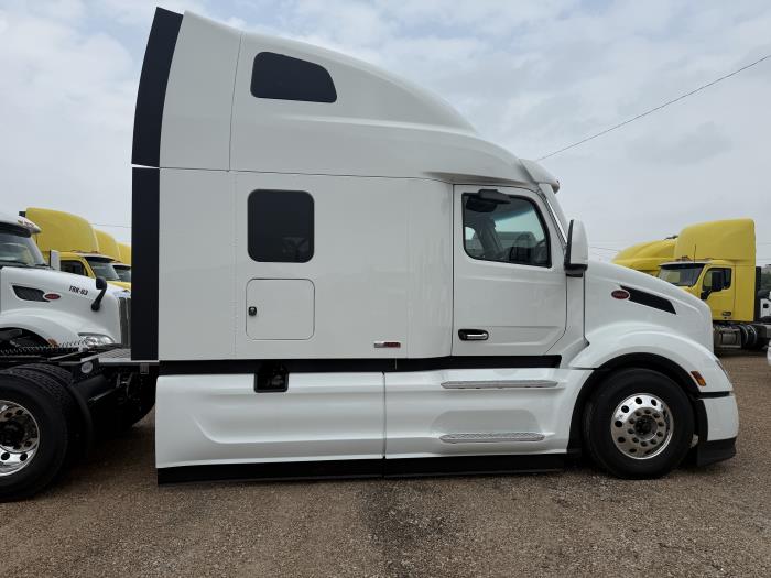 2027 Peterbilt 579-8
