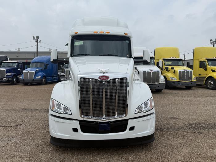 2027 Peterbilt 579-10